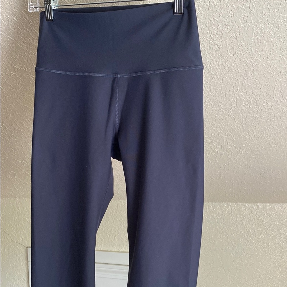 Old Navy 2 pairs women’s size medium capris leggings